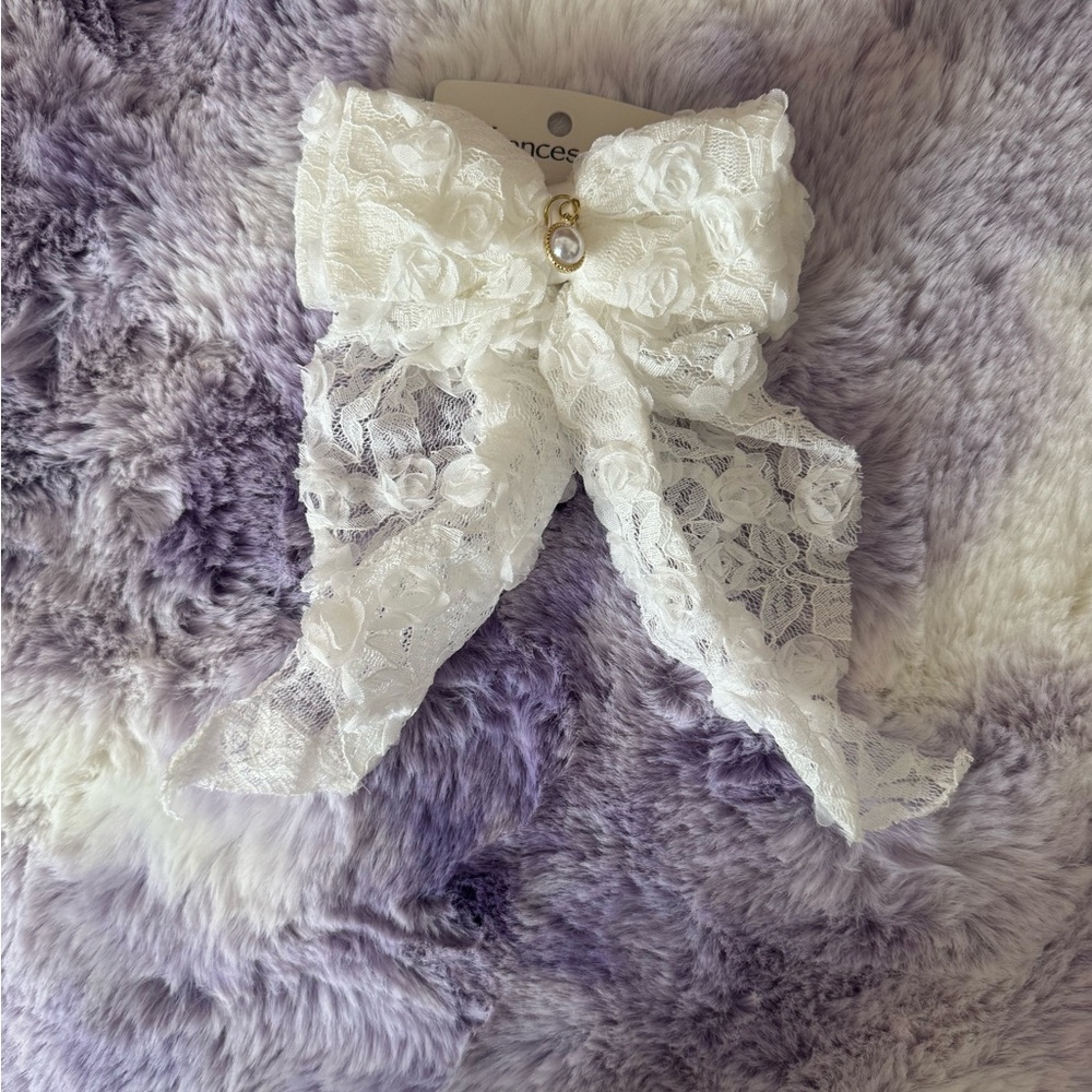 Francesca's Collections White Lace Bow with Pearl Charm with beautiful 3D Roses